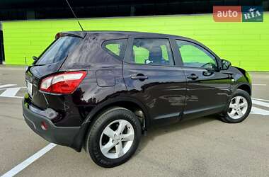 Позашляховик / Кросовер Nissan Qashqai 2013 в 