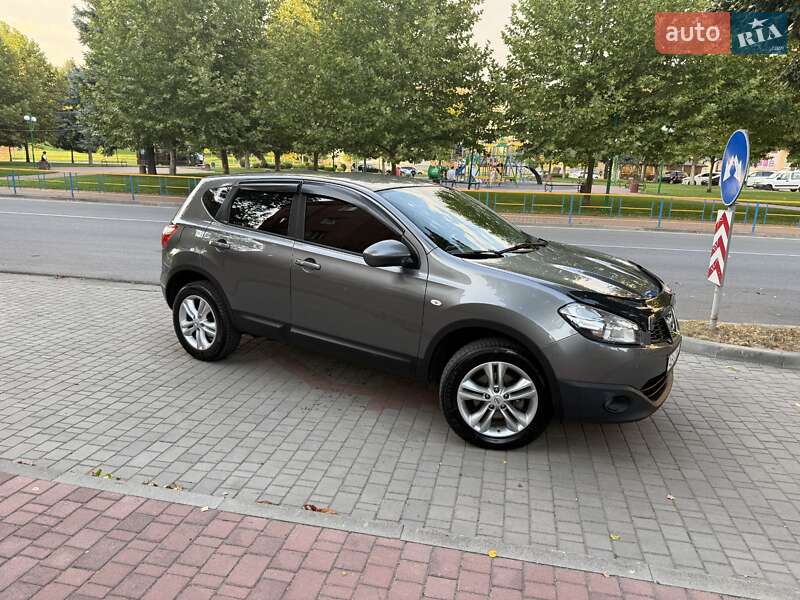 Внедорожник / Кроссовер Nissan Qashqai 2011 в Могилев-Подольске