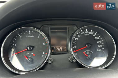 Позашляховик / Кросовер Nissan Qashqai 2010 в 