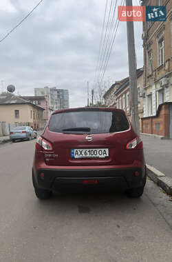 Позашляховик / Кросовер Nissan Qashqai 2013 в 