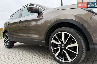 Внедорожник / Кроссовер Nissan Qashqai 2015 в 