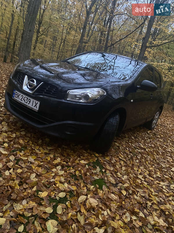 Внедорожник / Кроссовер Nissan Qashqai 2010 в Дубно