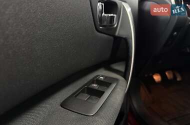 Внедорожник / Кроссовер Nissan Qashqai 2010 в 