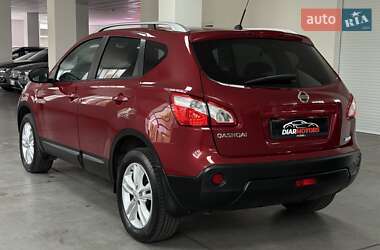 Внедорожник / Кроссовер Nissan Qashqai 2010 в 