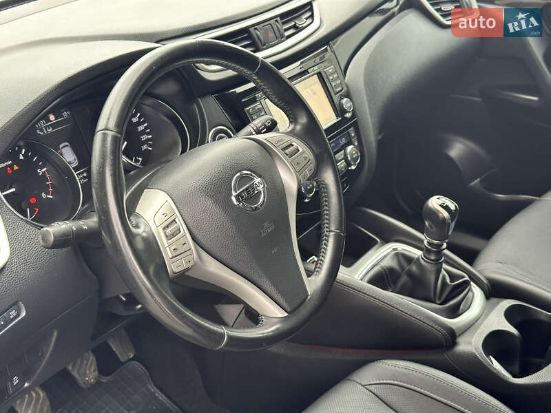 Позашляховик / Кросовер Nissan Qashqai 2016 в Луцьку