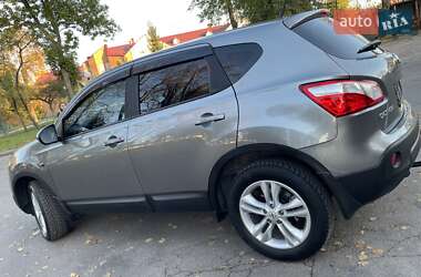 Внедорожник / Кроссовер Nissan Qashqai 2012 в 