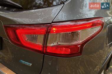 Внедорожник / Кроссовер Nissan Qashqai 2015 в 