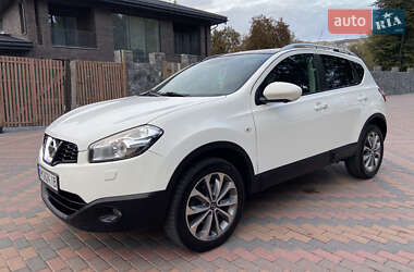 Внедорожник / Кроссовер Nissan Qashqai 2012 в 