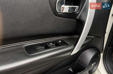 Внедорожник / Кроссовер Nissan Qashqai 2012 в 