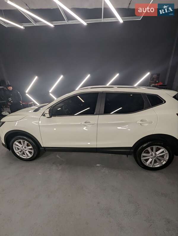 Позашляховик / Кросовер Nissan Qashqai 2015 в Тернополі фото 8 Позашляховик / Кросовер Nissan Qashqai 2015 в Тернополі
