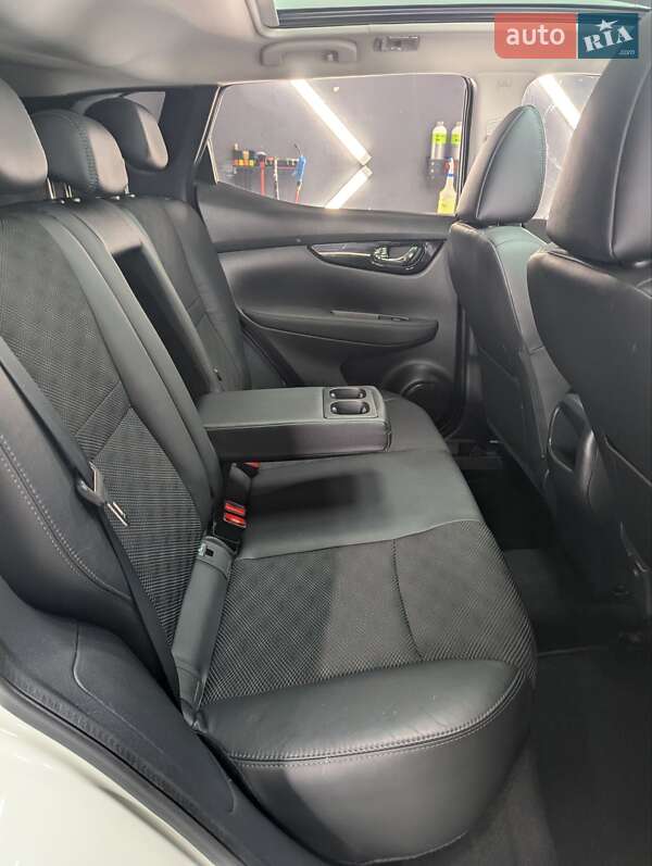 Позашляховик / Кросовер Nissan Qashqai 2015 в Тернополі фото 24 Позашляховик / Кросовер Nissan Qashqai 2015 в Тернополі
