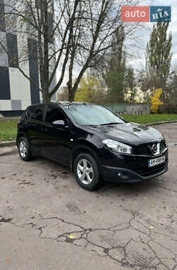Позашляховик / Кросовер Nissan Qashqai 2010 в Житомирі