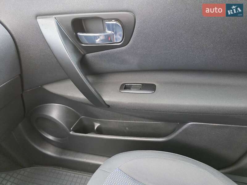 Внедорожник / Кроссовер Nissan Qashqai 2008 в Новых Санжарах фото 5 Внедорожник / Кроссовер Nissan Qashqai 2008 в Новых Санжарах