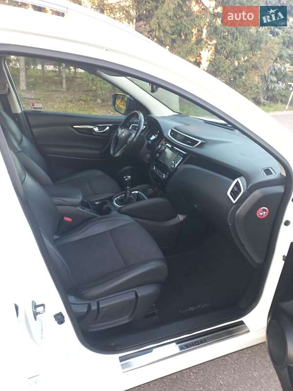 Позашляховик / Кросовер Nissan Qashqai 2015 в Тернополі фото 46 Позашляховик / Кросовер Nissan Qashqai 2015 в Тернополі