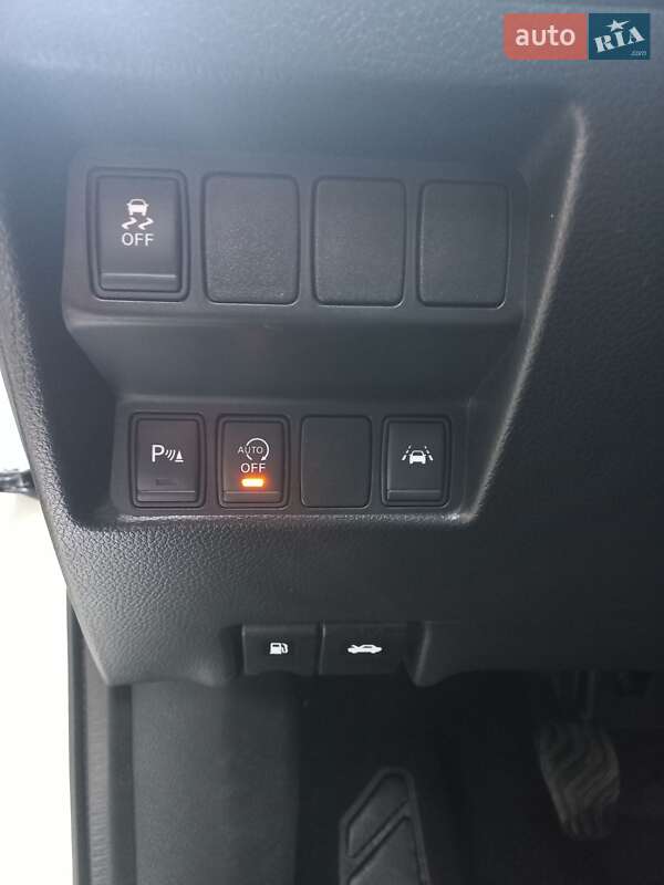 Позашляховик / Кросовер Nissan Qashqai 2015 в Тернополі фото 40 Позашляховик / Кросовер Nissan Qashqai 2015 в Тернополі