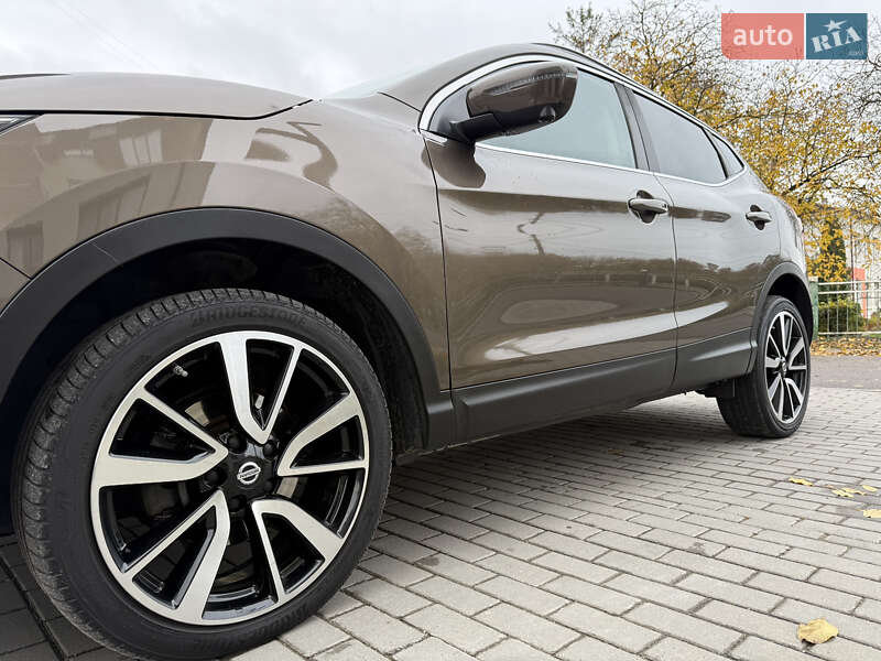 Внедорожник / Кроссовер Nissan Qashqai 2015 в Кременце