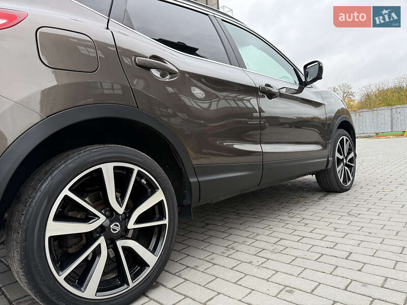 Внедорожник / Кроссовер Nissan Qashqai 2015 в Кременце