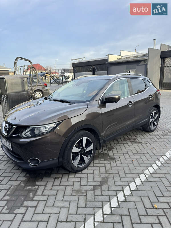Внедорожник / Кроссовер Nissan Qashqai 2015 в Ивано-Франковске