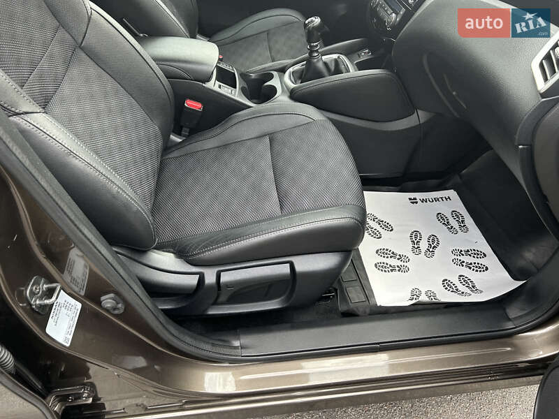 Позашляховик / Кросовер Nissan Qashqai 2015 в Полтаві фото 34 Позашляховик / Кросовер Nissan Qashqai 2015 в Полтаві