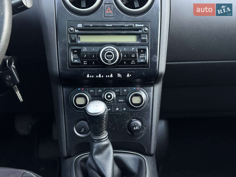 Внедорожник / Кроссовер Nissan Qashqai 2009 в Сарнах