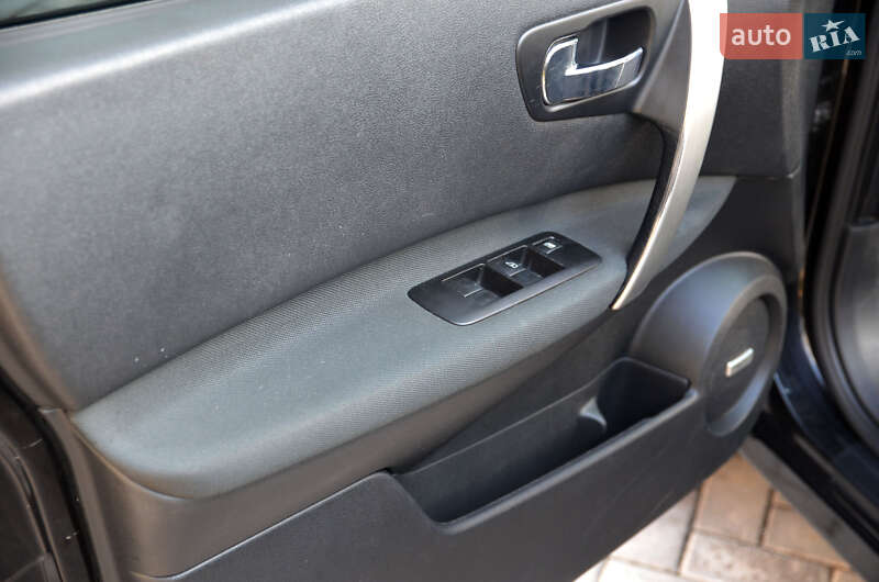 Внедорожник / Кроссовер Nissan Qashqai 2011 в Ромнах