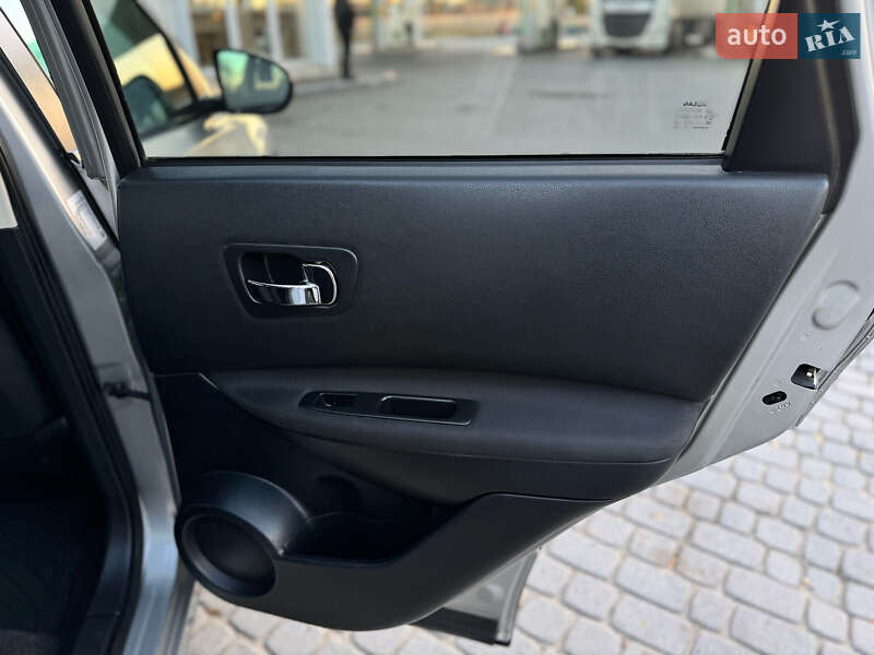 Внедорожник / Кроссовер Nissan Qashqai 2012 в Стрые