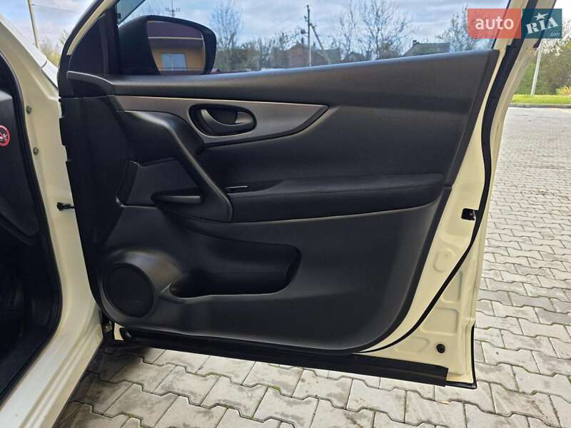 Внедорожник / Кроссовер Nissan Qashqai 2014 в Черновцах