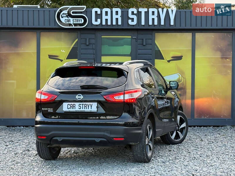 Позашляховик / Кросовер Nissan Qashqai 2015 в Стрию