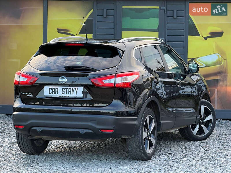 Позашляховик / Кросовер Nissan Qashqai 2015 в Стрию