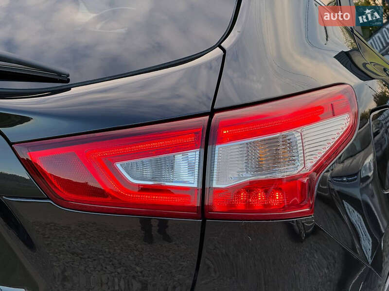 Позашляховик / Кросовер Nissan Qashqai 2015 в Стрию