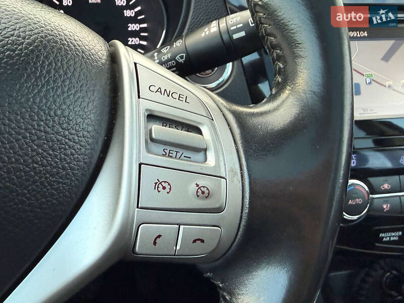 Позашляховик / Кросовер Nissan Qashqai 2015 в Стрию