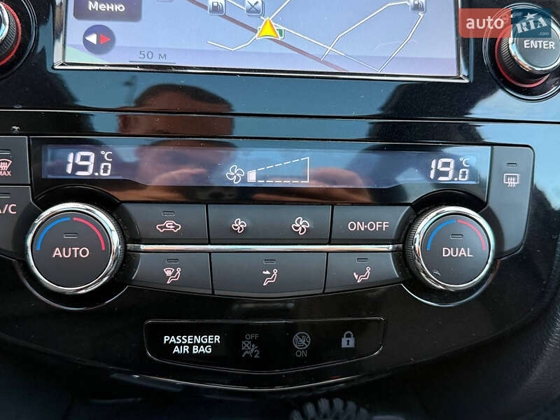 Позашляховик / Кросовер Nissan Qashqai 2015 в Стрию