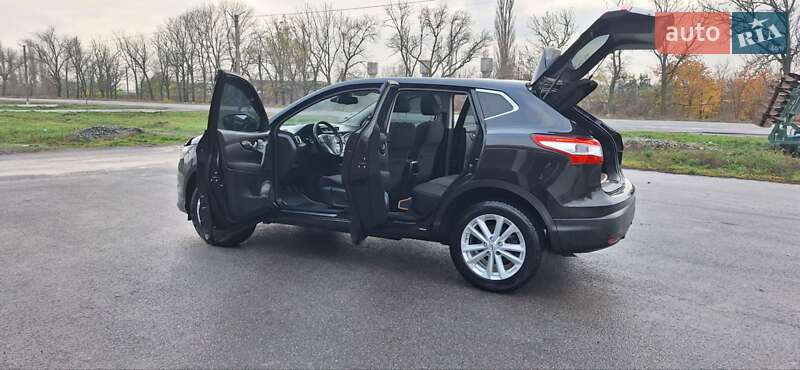 Внедорожник / Кроссовер Nissan Qashqai 2015 в Новоархангельске