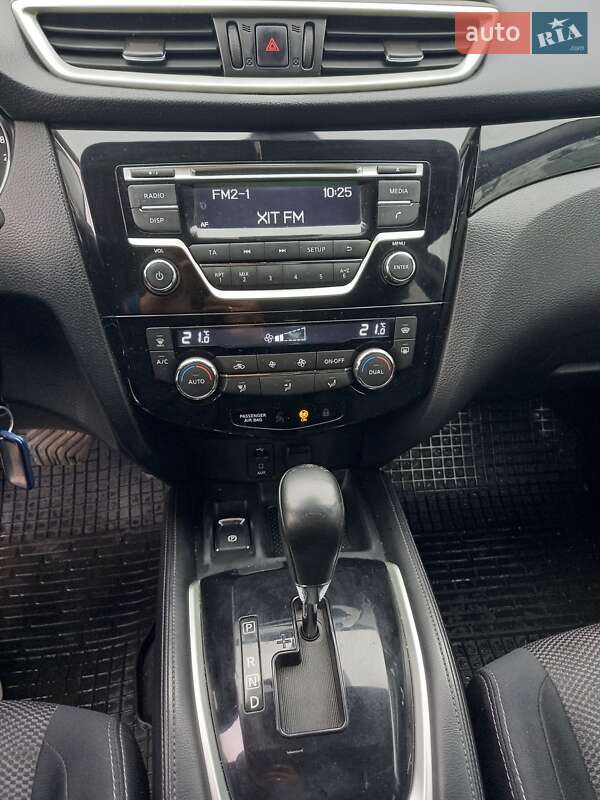 Позашляховик / Кросовер Nissan Qashqai 2015 в Полтаві