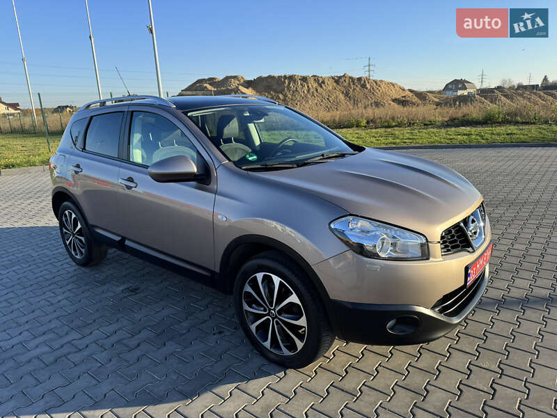 Позашляховик / Кросовер Nissan Qashqai 2012 в Луцьку