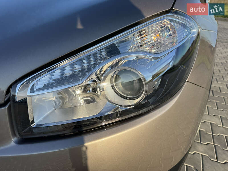 Позашляховик / Кросовер Nissan Qashqai 2012 в Луцьку