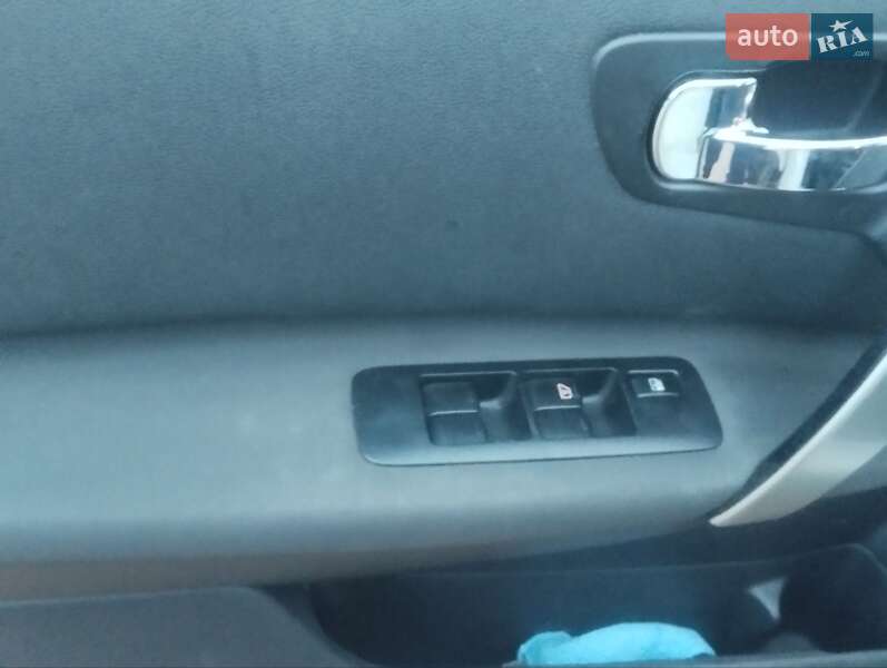 Внедорожник / Кроссовер Nissan Qashqai 2011 в Новых Санжарах