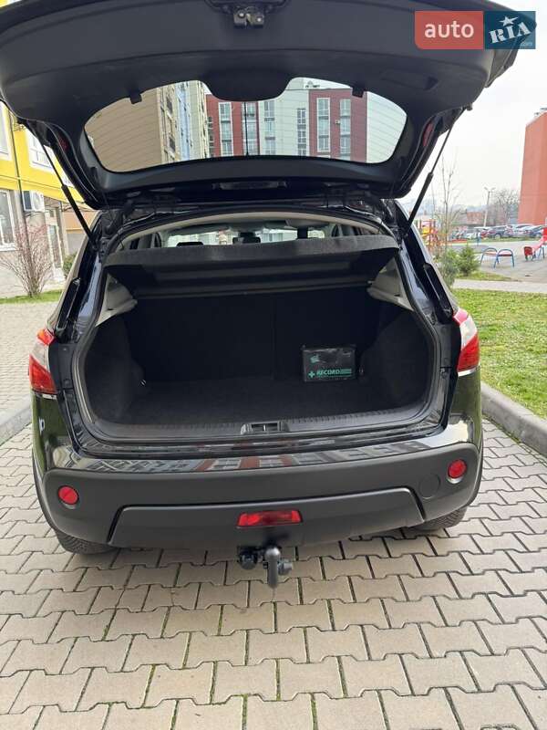 Внедорожник / Кроссовер Nissan Qashqai 2011 в Черновцах