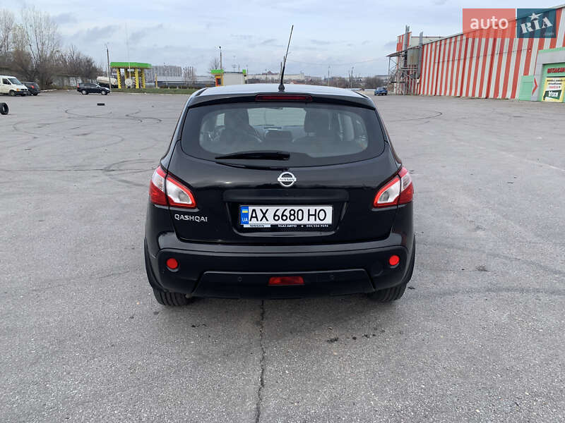Внедорожник / Кроссовер Nissan Qashqai 2013 в Харькове