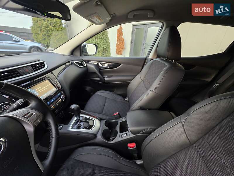 Внедорожник / Кроссовер Nissan Qashqai 2017 в Ивано-Франковске