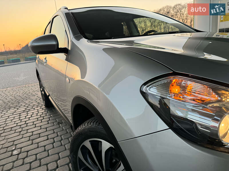 Позашляховик / Кросовер Nissan Qashqai 2012 в Стрию
