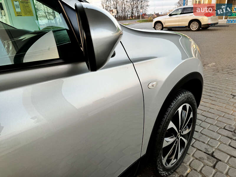 Позашляховик / Кросовер Nissan Qashqai 2012 в Стрию