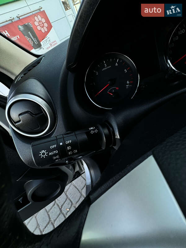 Позашляховик / Кросовер Nissan Qashqai 2012 в Стрию