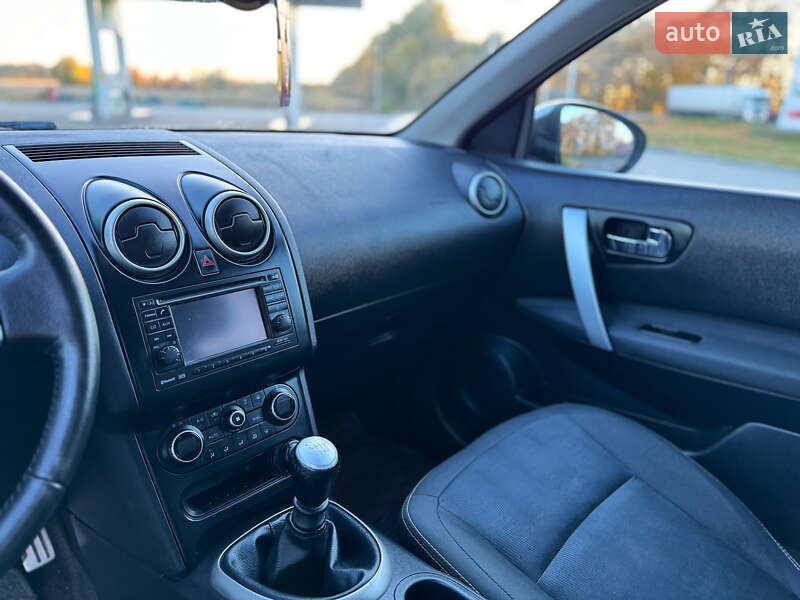 Позашляховик / Кросовер Nissan Qashqai 2012 в Стрию