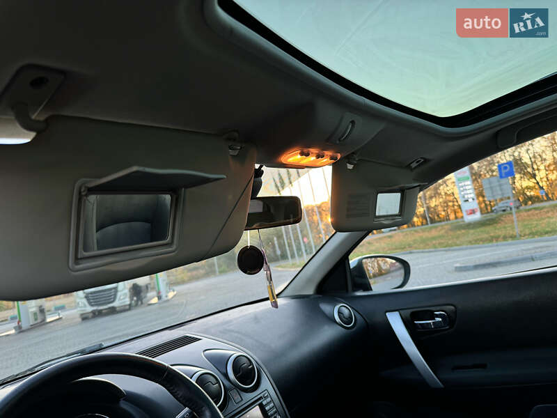 Позашляховик / Кросовер Nissan Qashqai 2012 в Стрию