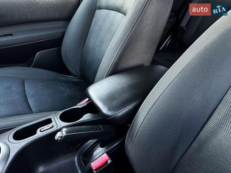 Позашляховик / Кросовер Nissan Qashqai 2012 в Стрию