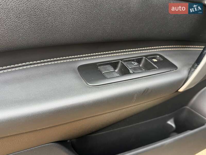 Позашляховик / Кросовер Nissan Qashqai 2011 в Черкасах фото 26 Позашляховик / Кросовер Nissan Qashqai 2011 в Черкасах