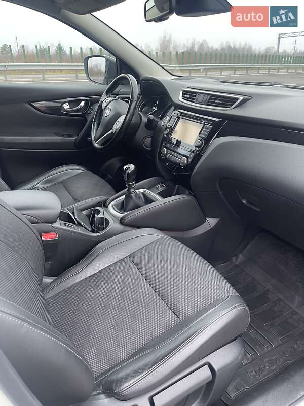 Позашляховик / Кросовер Nissan Qashqai 2015 в Ковелі