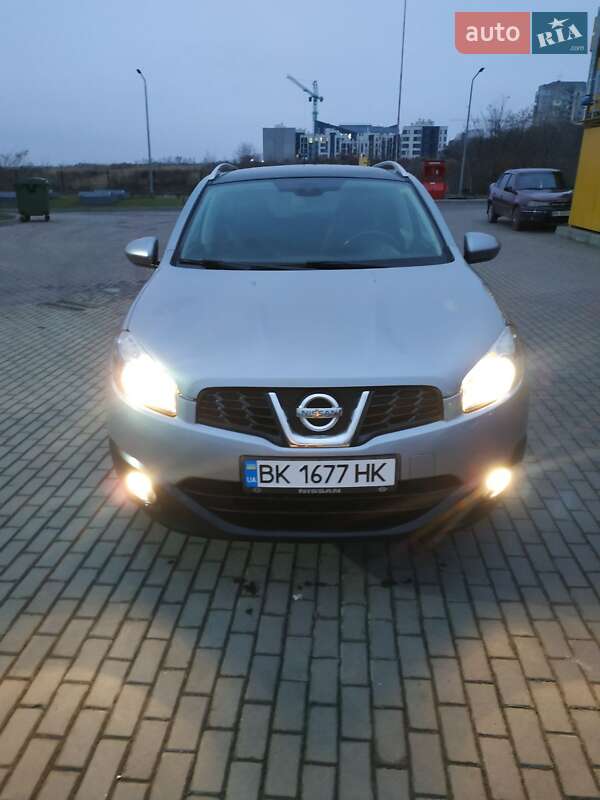Позашляховик / Кросовер Nissan Qashqai 2011 в Рівному