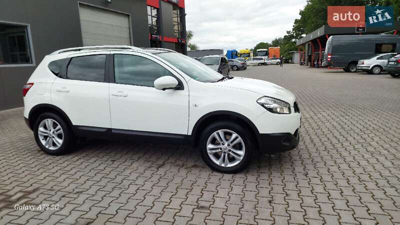 Позашляховик / Кросовер Nissan Qashqai 2012 в Чернівцях фото 9 Позашляховик / Кросовер Nissan Qashqai 2012 в Чернівцях